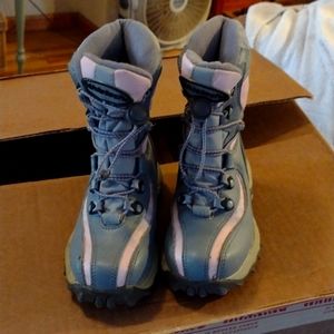 Snow boots slightly used size 11 for kids toddlers excellent shape